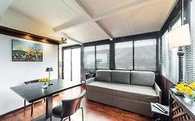 Mikka Studios: Luxury Apartment